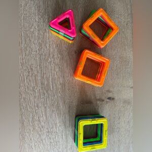 MAGFORMERS 23 PIECE MAGNET BUILDING TILES Set